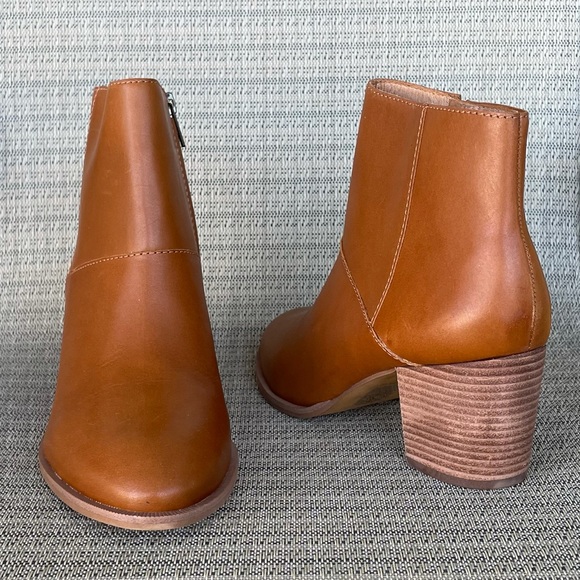 Madewell Shoes - Madewell The Rosie Ankle Boot in Leather English Saddle Size 9